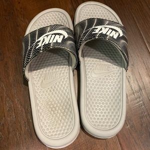 Nike women’s slides size 8